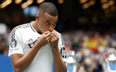 مبابي يصل مدريد ويستعد للظهور الرسمي