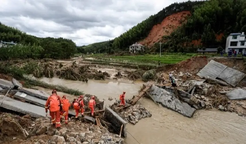 الصين تحذر من انهيارات طينية وفيضانات