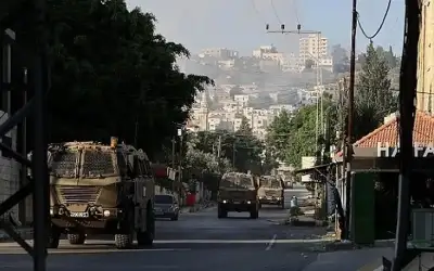 استشهاد فلسطيني متأثرا بجروحه وحملة اعتقالات