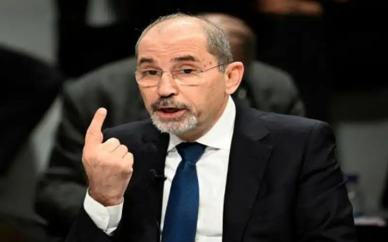 وزير الخارجية في رسالة للإيرانيين وللإسرائيليين: