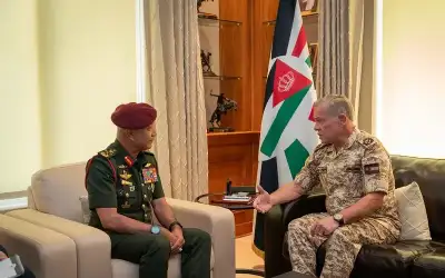 الملك يستقبل قائد قوات الدفاع الماليزية