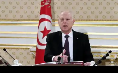 الرئيس التونسي يقيل رئيس الحكومة الحشاني