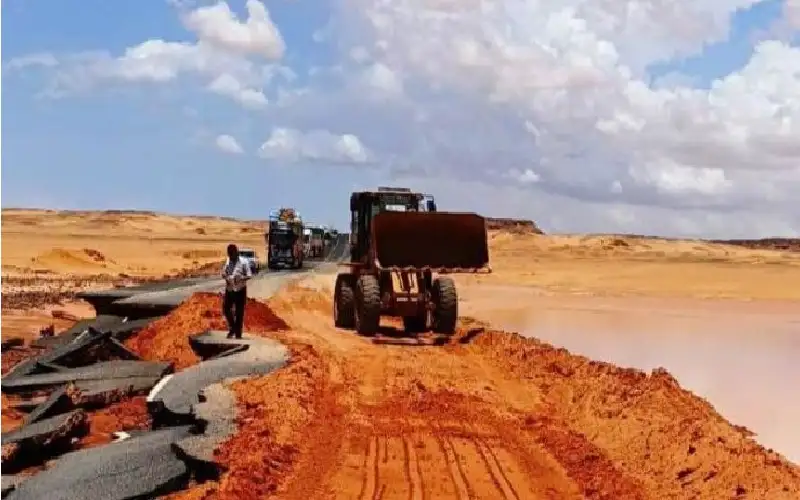 أمطار غزيرة وسيول تضرب أسوان المصرية..