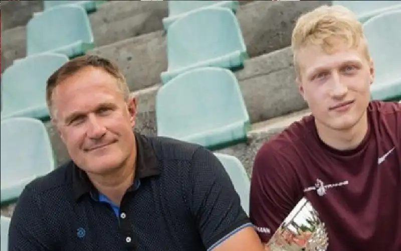 أب وابنه.. عائلة ليتوانية تحتكر أرقام