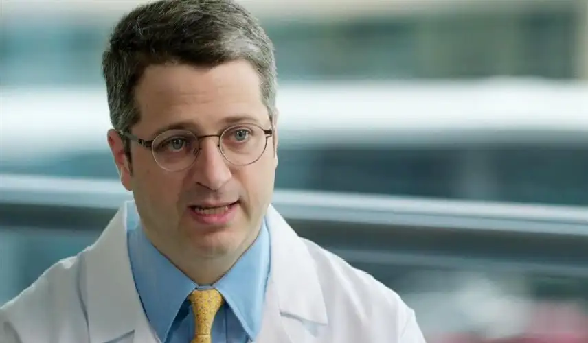 خبير أورام يحذر من تزايد تشخيص