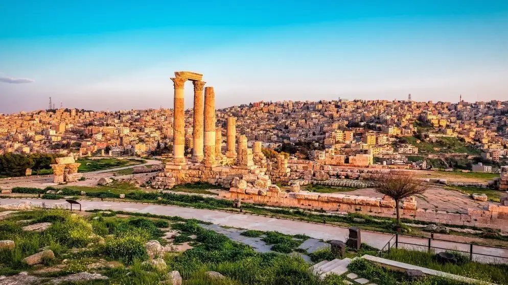 أجواء حارة نسبيا في معظم المناطق