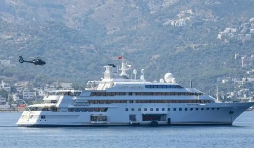 اصطدام يختين فاخرين مملوكين لأثرياء في