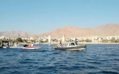 إنقاذ مركب سياحي تعرض للغرق بالعقبة