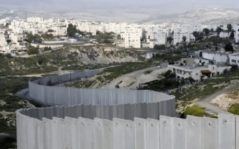 تقرير: مخططات تطويق وعزل القدس والتهجير