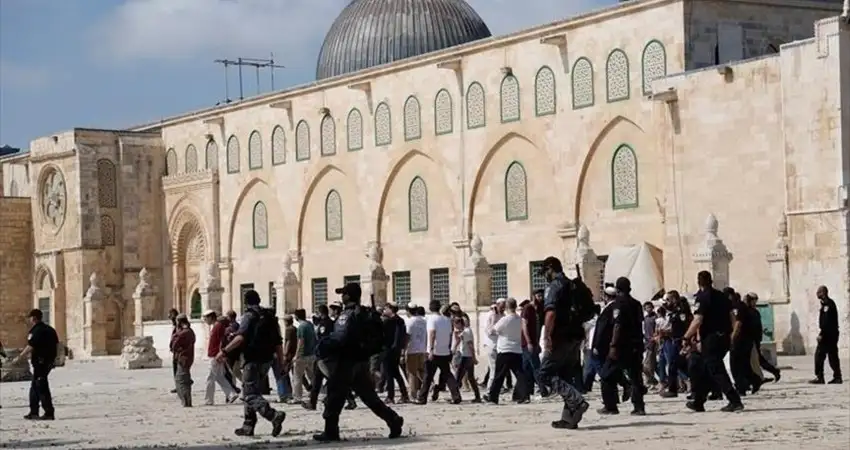 مستوطنون يقتحمون الأقصى.. ودعوات لأكبر اقتحام