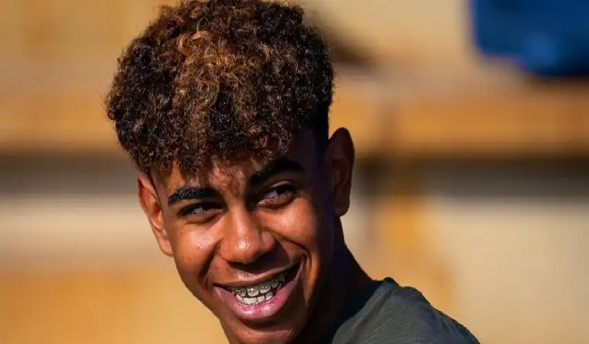 لامين يامال.. بوابة برشلونة لحصد الألقاب