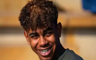 لامين يامال.. بوابة برشلونة لحصد الألقاب