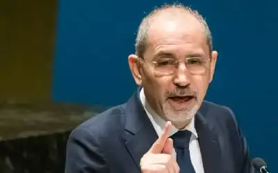 الصفدي: خفض التصعيد في المنطقة يبدأ