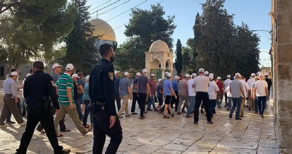 مستوطنون يقتحمون المسجد الأقصى