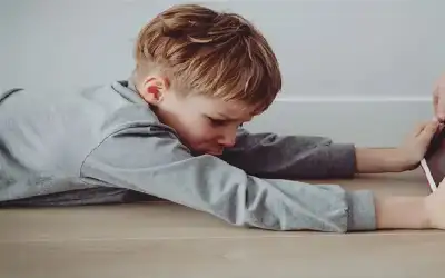الجليس الإلكتروني للطفل يزيد نوبات الغضب