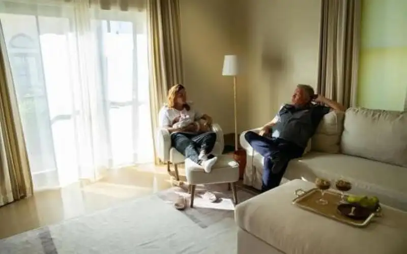 الملكة رانيا وهي تحتضن الأميرة إيمان:مع