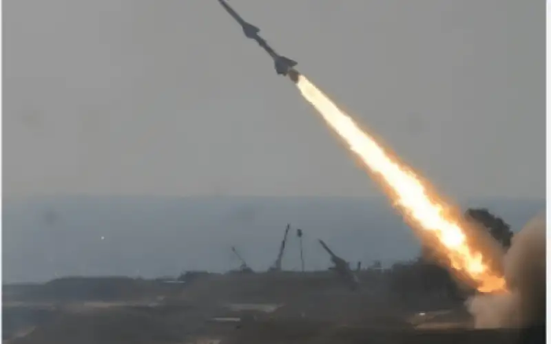 إعلام عبري: أكثر من 15 صاروخا