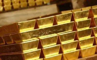 سعر الذهب اليوم.. الثمين يتراجع أمام