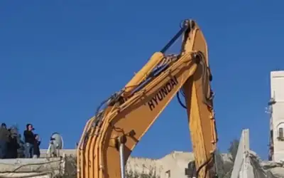 القوات الإسرائيلية تهدم منزلا ومنشأتين شرقي