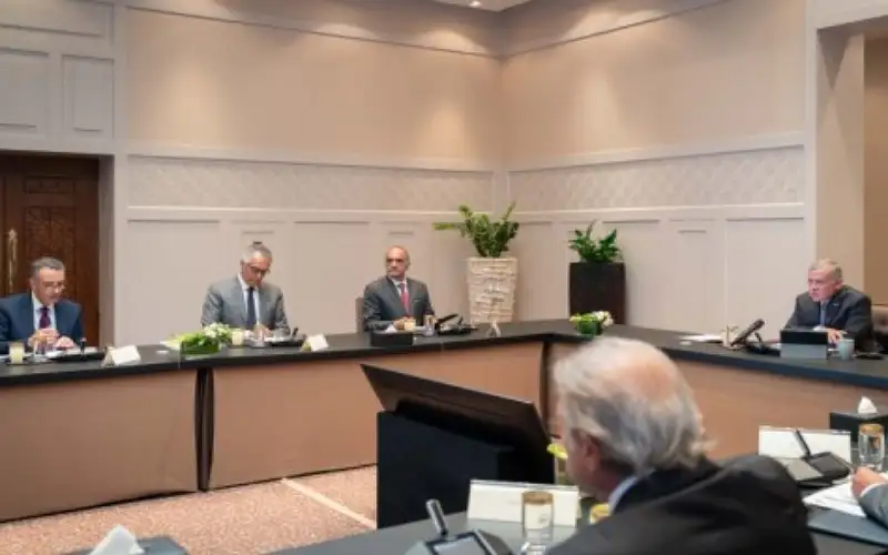 الملك يتابع تقدم سير العمل في