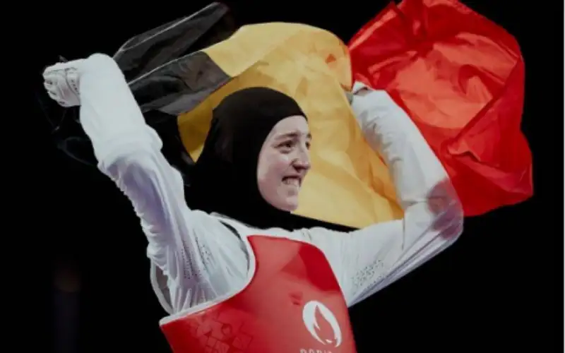 صحفي فرنسي يصف حظر الحجاب على