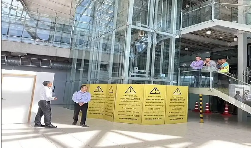 مصعد يسحق عاملا في مطار بتايلاند