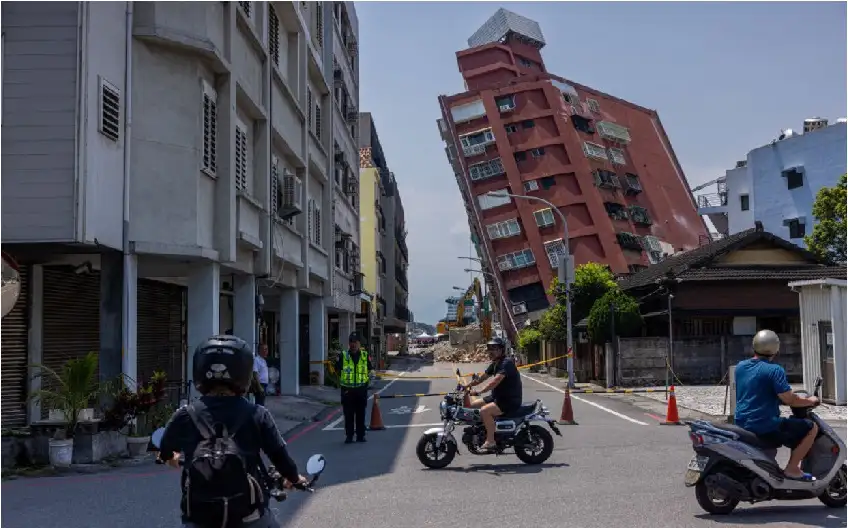 اليابان ترفع درجة التحذير من زلزال