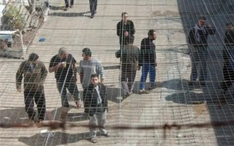 أسير فلسطيني يكشف بأن الاحتلال استخدمه