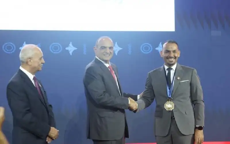 رئيس الوزراء يكرم كهرباء إربد