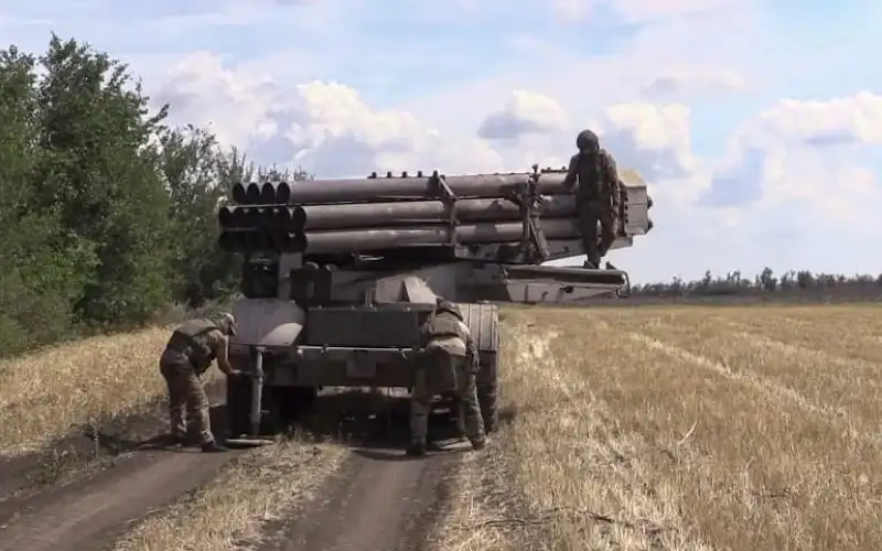 بيلاروسيا تحشد وروسيا تتقدم شرقا وأوكرانيا