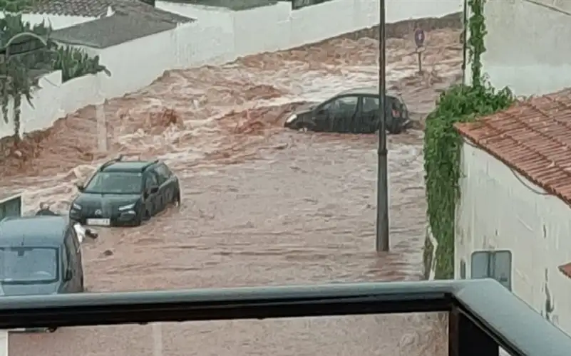 فيضانات تغمر جزيرة مينوركا الإسبانية وتلغي