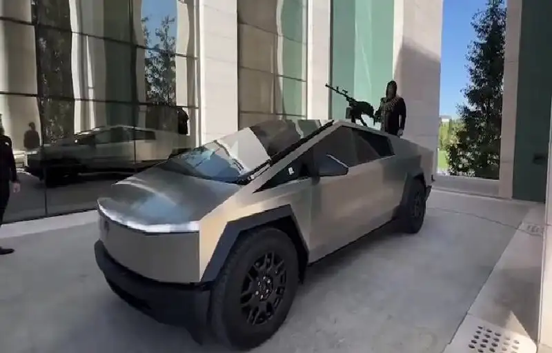 تسلا مسلحة.. قديروف يرسل هدية إيلون