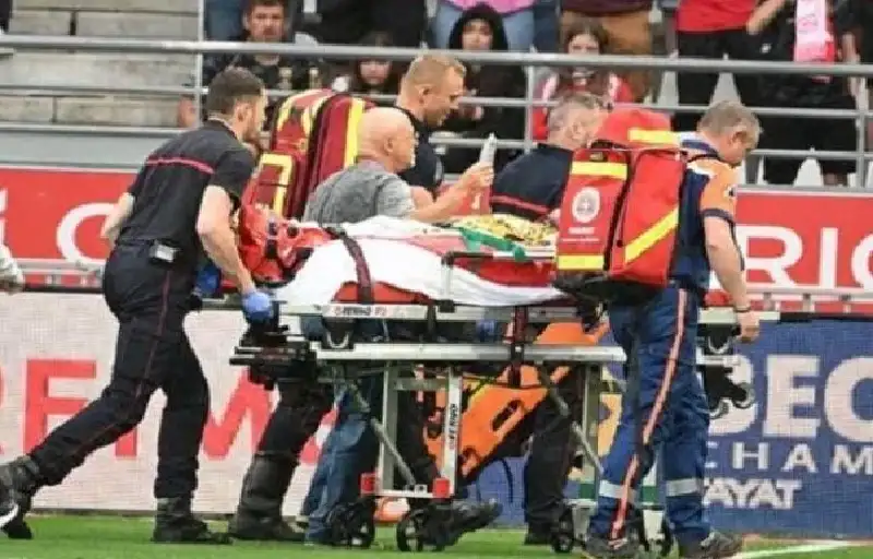 أوقفت اللعب 34 دقيقة.. حالة إغماء