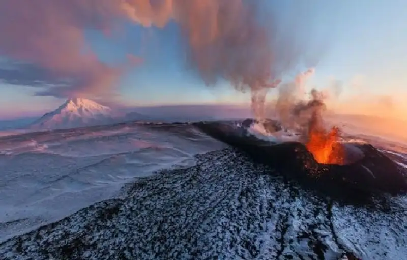 بقوة 7.2 درجة.. زلزال عنيف يهز