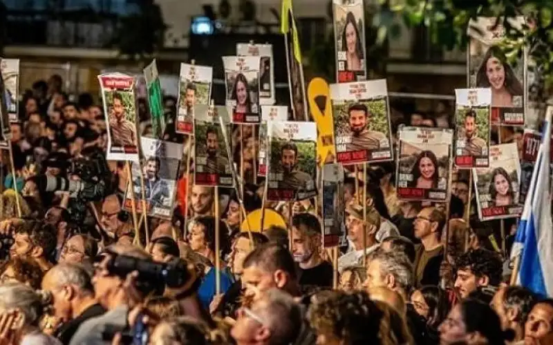 عائلات الأسرى الإسرائيليين: الحكومة فشلت بالتوصل