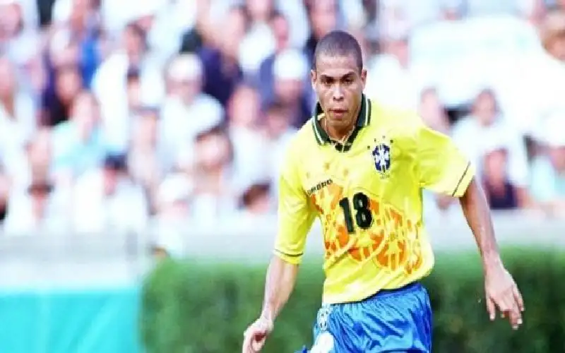 تلبية نداء الطبيعة بالملاعب.. من الظاهرة