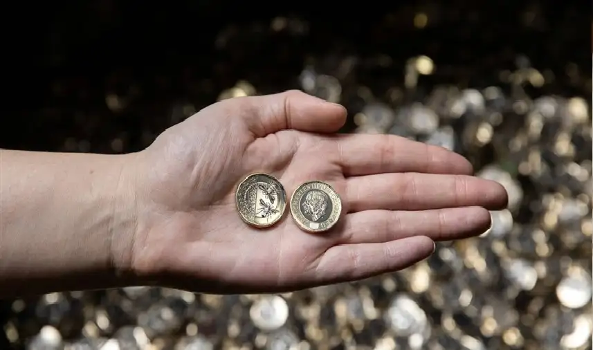 بريطانيا.. طرح أول عملة معدنية تحمل