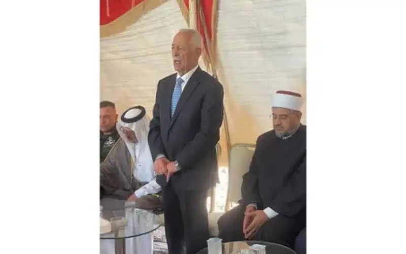 مندوبا عن الملك وولي العهد.. ..