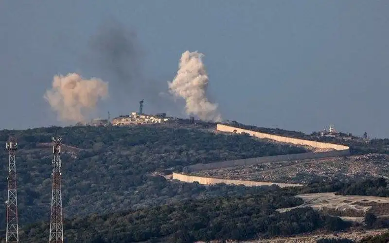 نحو 40 صاروخا أطلقت من لبنان