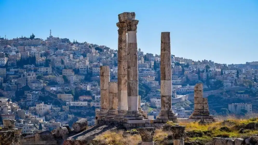 أجواء حارة نسبيا فوق المرتفعات والسهول