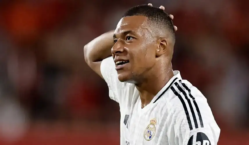 باريس سان جيرمان يطالب مبابي بالالتزام