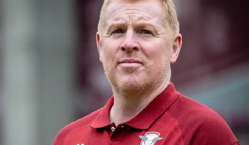 بعد 6 مباريات فقط.. نيل لينون