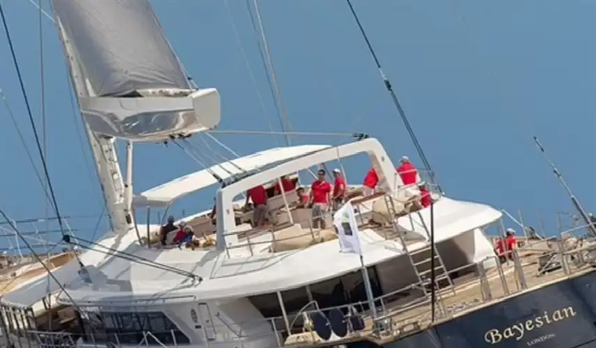 غريب أن يغرق.. عضوة بطاقم سابق