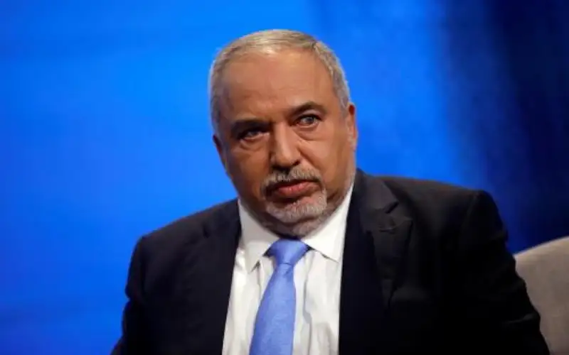 ليبرمان: علينا عزل غزة بشكل كامل