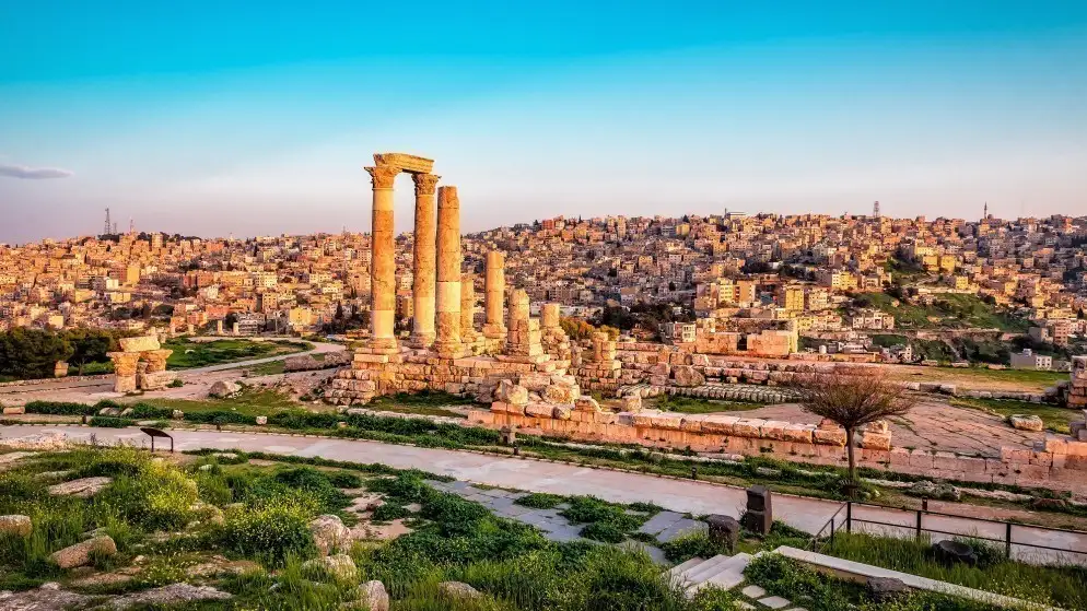 أجواء حارة نسبيا فوق المرتفعات الجبلية