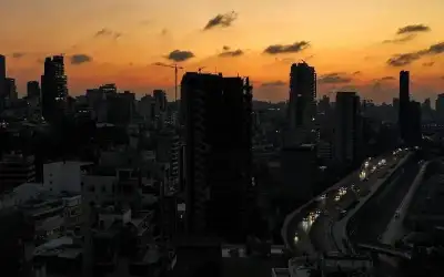 الجزائر ترسل أول شحنة وقود إلى