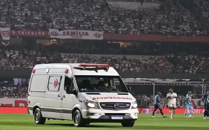 رعب الملاعب.. لاعب جديد يواجه الموت