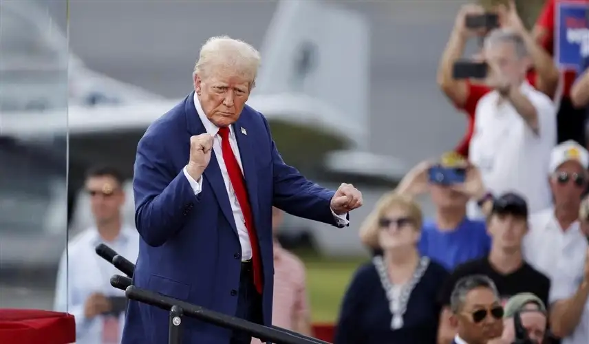 ترامب يخطب ود الأمريكيين بمنصة عملات