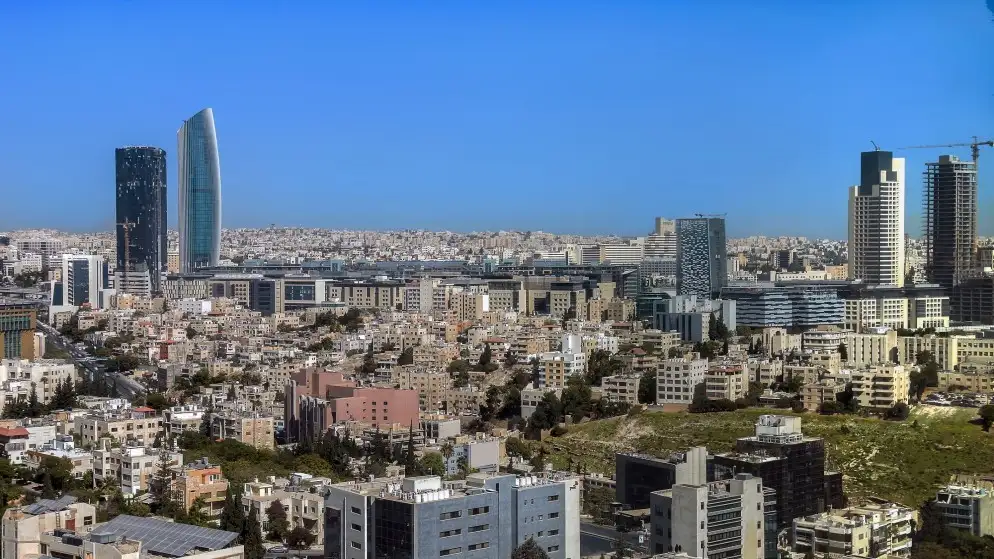 أجواء صيفية معتدلة فوق المرتفعات الجبلية