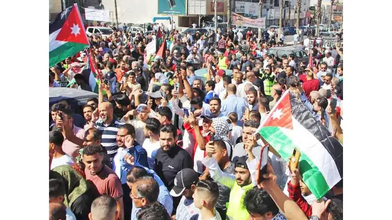 الأردنيون يدينون صمت العالم على مجازر